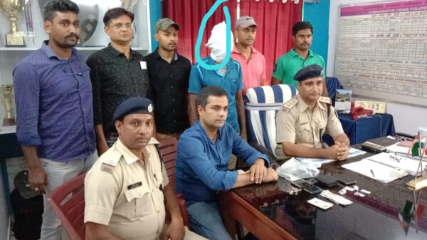 टाटानगर में आरपीएफ ने यात्रियों को नशा खिलाकर लूटने वाले को पकड़ा