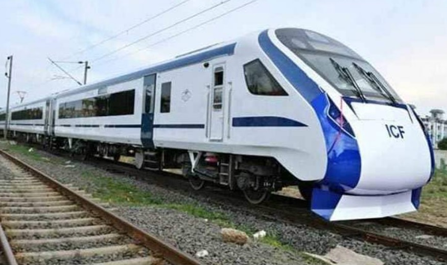 अहमदाबाद से मुंबई के बीच दौड़ेगी वंदे भारत, ICF के ट्रायल रन में रेलमंत्री हुए शामिल