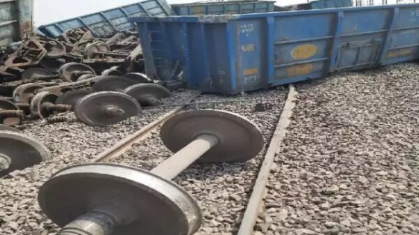 Indian Railway : फतेहपुर में मालगाड़ी दुर्घटना के बाद ट्रेनों को किया गया डाइवर्ट, कई ट्रेनें की गयी रद्द
