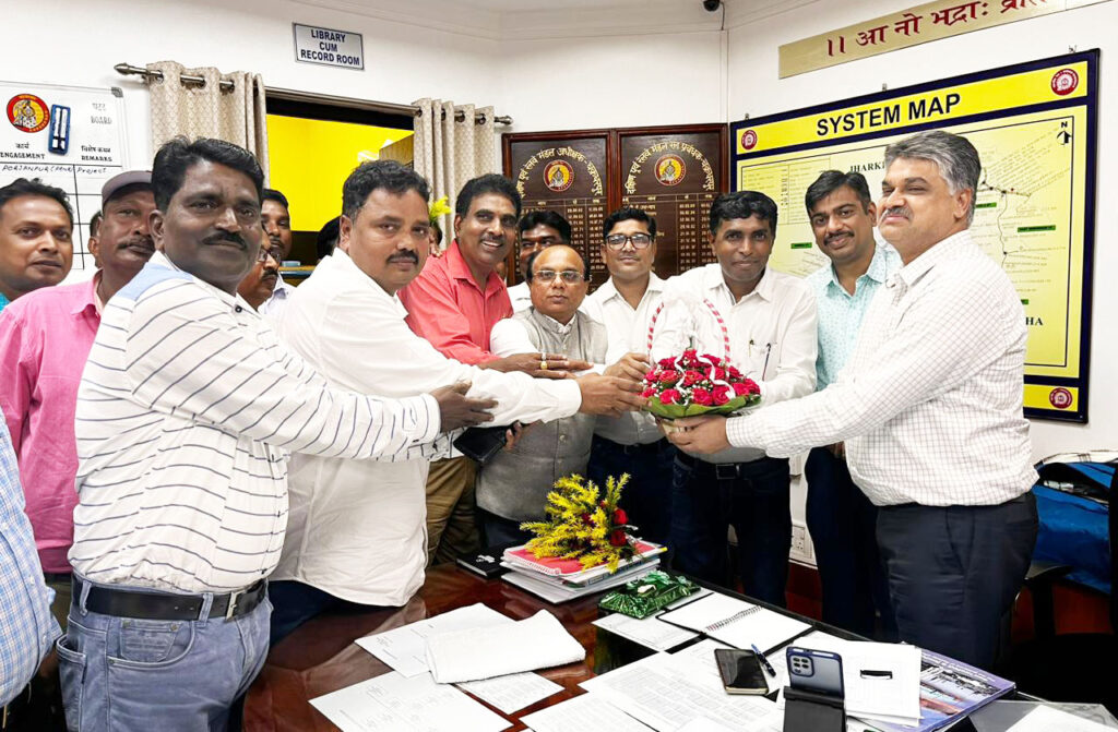 रेलकर्मियों को बुनियादी सुविधा उपलब्ध कराने का होगा प्रयास, यूनियनों की मांगों पर गंभीरता से करेंगे विचार : डीआरएम