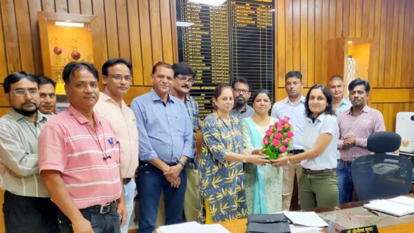 अहमदाबाद : सीनियर डीओएम श्रीमति जेनिया गुप्ता ने पदभार ग्रहण किया 