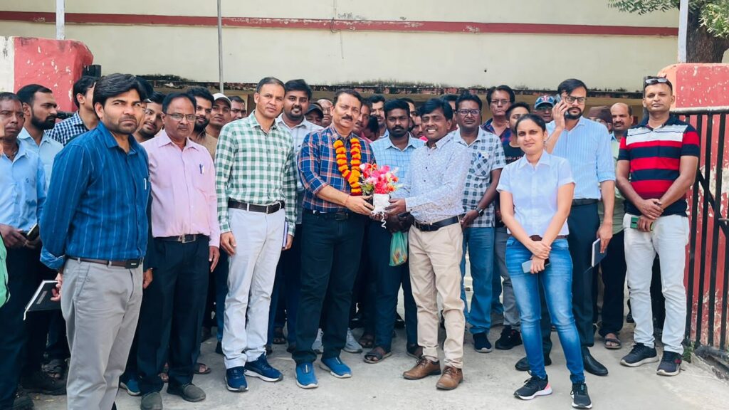 अहमदाबाद मंडल रेल प्रबंधक ने वटवा लॉबी- यार्ड का किया निरीक्षण, वर्किंग पर की चर्चा