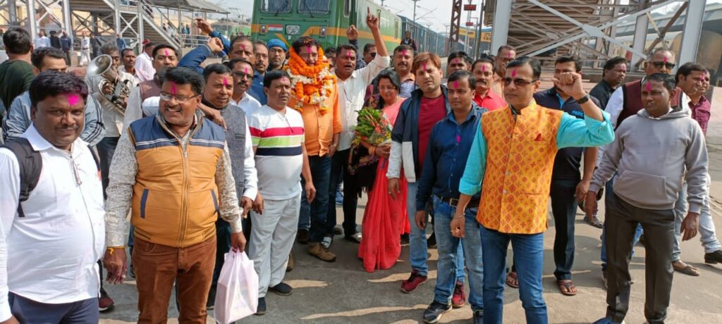 रेलवे मेंस यूनियन के चक्रधरपुर मंडल को-ऑर्डिनेटर का विजेता की तरह हुआ स्वागत