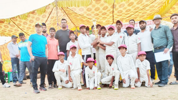 खड़गपुर : अश्विनी क्रिकेट एकाडमी के क्रिकेट लीग टूर्नामेंट की विजेता रही स्पोर्टस स्टार