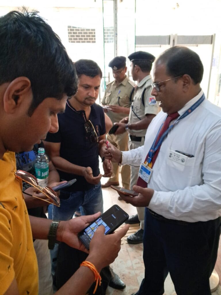 खड़गपुर : रेलवे के एक करोड़ क्लब में शामिल हुए टीटीई पिंटू दास, 1 करोड़ 22 लाख वसूला