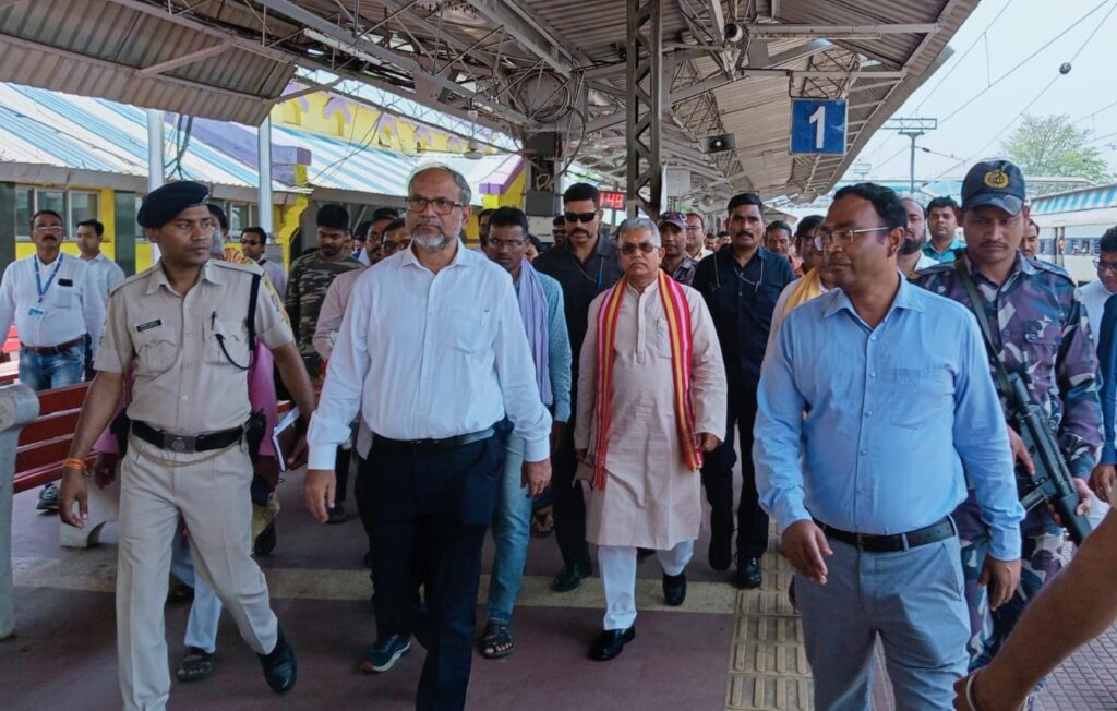 मेदिनीपुर रेलवे स्टेशन पर यात्रियों को मिली दो लिफ्ट की सुविधा
