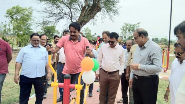 चक्रधरपुर के रेलकर्मियों को मिला पहला ओपन जिम, 39 तरह के उपकरण लगे