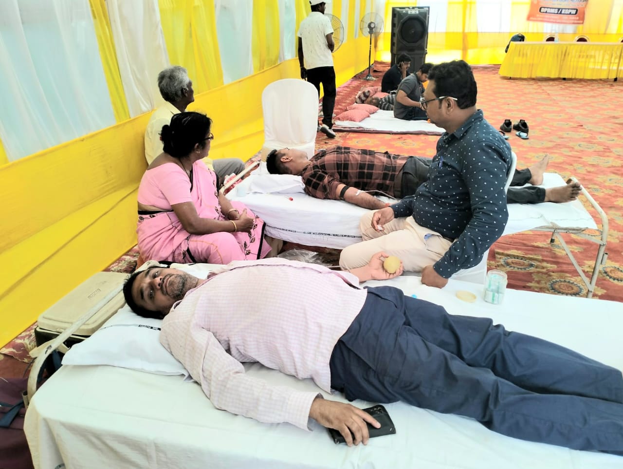 रक्त की कमी से जूझ रहे सरकारी अस्पताल, DPRMS के शिविर में 33 यूनिट रक्तदान