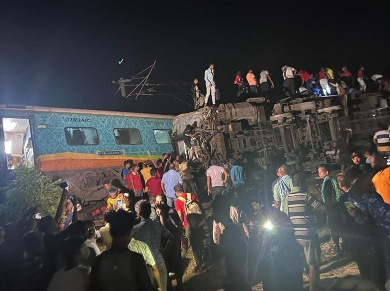 कोरोमंडल एक्सप्रेस दुर्घटना में 261 यात्रियों के मरने की पुष्टि, प्रधानमंत्री पहुंचे, जताया शोक