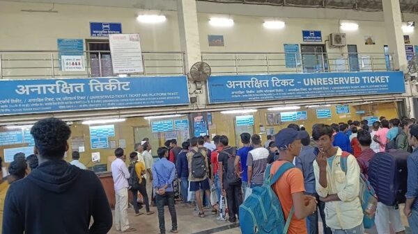 Mumbai : छह रुपये के लिए चली गयी रेलवे बुकिंग क्लर्क की नौकरी, हाई कोर्ट से भी नहीं मिली राहत