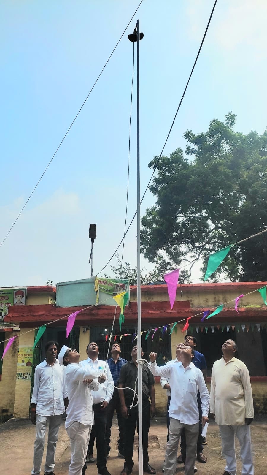 TATANAGAR : ओबीसी रेलवे कर्मचारी संघ कार्यालय में सचिव मुंद्रिका प्रसाद ने किया ध्वजारोहण