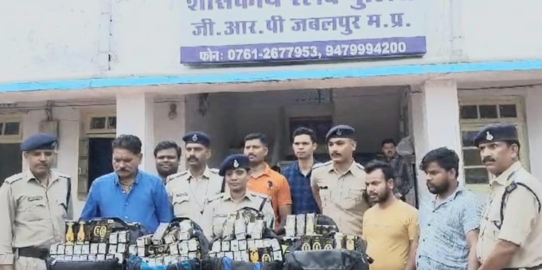जबलपुर जीआरपी ने पकड़ी शराब की तस्करी, ट्रेन में ठेकेदार के सुपरवाईजर समेत दो गिरफ्तार