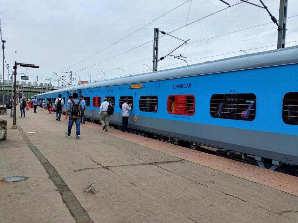 गालूडीह रेलवे स्टेशन पर 11 मार्च से रुकेगी इस्पात सुपरफास्ट एक्सप्रेस, जाने क्या है आदेश