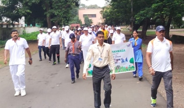 फिट इंडिया स्वच्छता फ्रीडम रन में दौड़े रेलकर्मी, क्रिकेट मैच का आयोजन