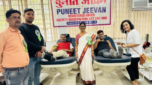 पुनीत जीवन ने जमशेदपुर ब्लड बैंक में लगाया शिविर, रक्तदाता किया गये सम्मानित, 92 यूनिट रक्तदान