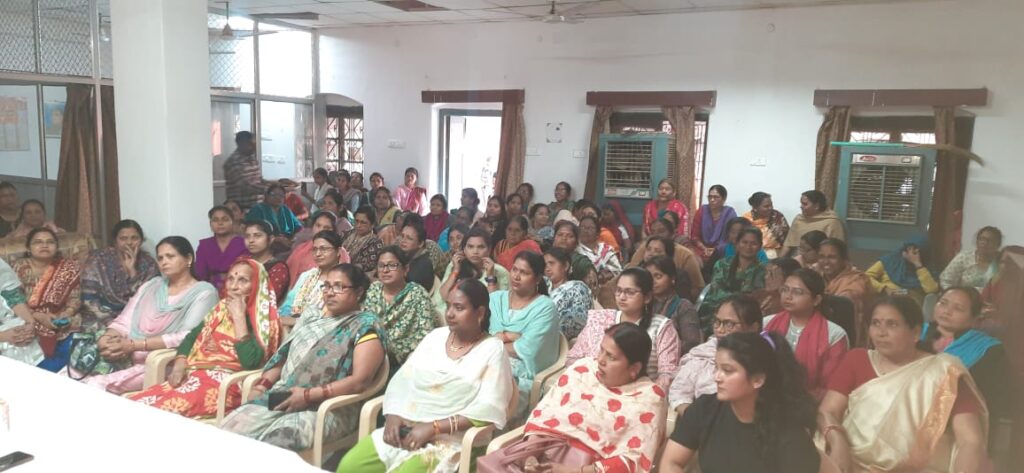 GORAKHPUR. परिवार व कामकाजी दायित्व के बीच महिला कर्मचारियों की भूमिका सराहनीय : डॉ सत्या