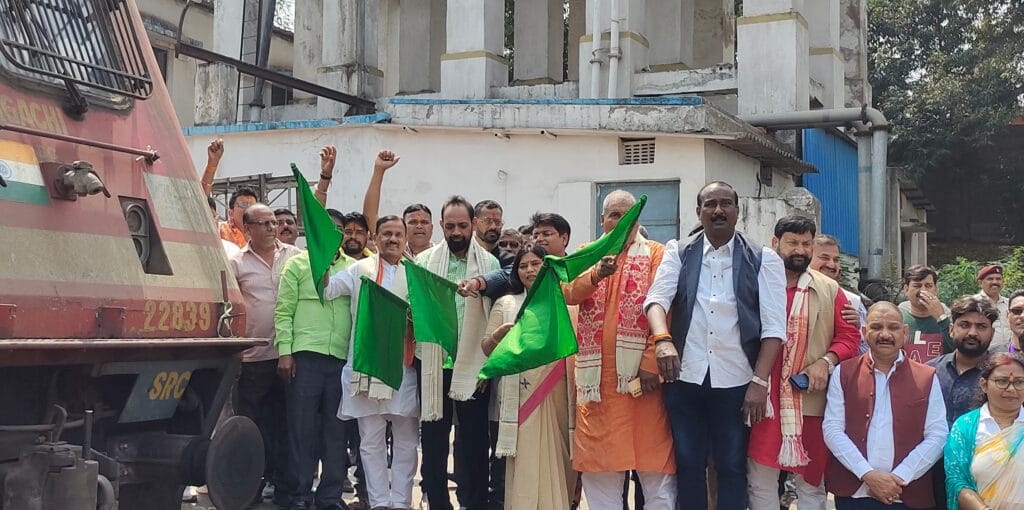 TATANAGAR : 1400 श्रद्धालुओं को लेकर अयोध्या रवाना हुई ‘आस्था स्पेशल’