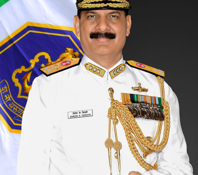भारत के नौसेना प्रमुख बने वाइस एडमिरल दिनेश कुमार त्रिपाठी