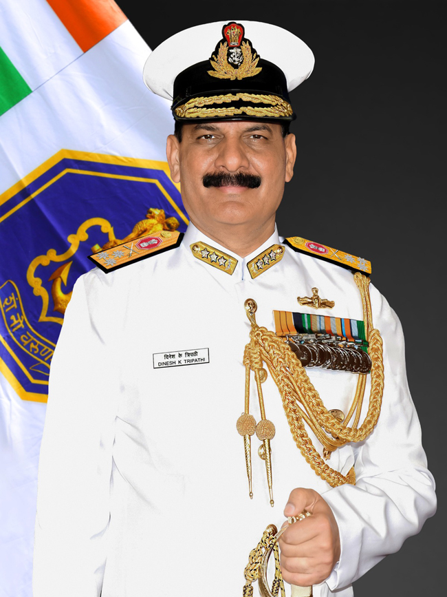 भारत के नौसेना प्रमुख बने वाइस एडमिरल दिनेश कुमार त्रिपाठी