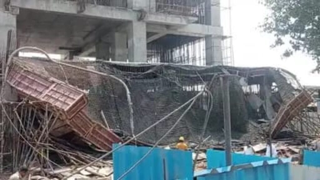PURI : रेलवे स्टेशन में निर्माणाधीन भवन की छत गिरी, तीन मजदूर घायल