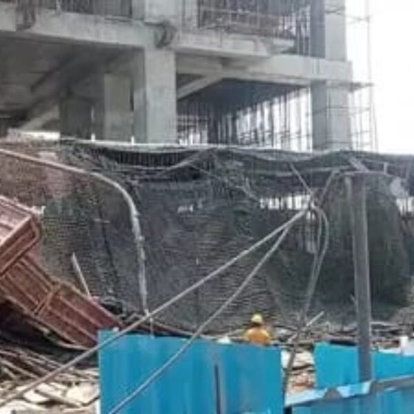 PURI : रेलवे स्टेशन में निर्माणाधीन भवन की छत गिरी, तीन मजदूर घायल