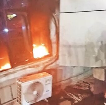 RAIPUR : दो माह में दूसरी बार रेलवे स्टेशन में लगी आग, वेटिंग हॉल में मची भगदड़