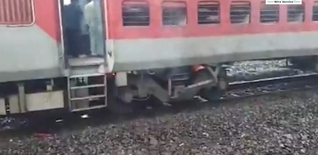 गोरखपुर-एलटीटी एक्सप्रेस की एक बोगी में लगी आग, हड़कंप, सभी यात्री सुरक्षित, मुंबई के करीब हुआ हादसा