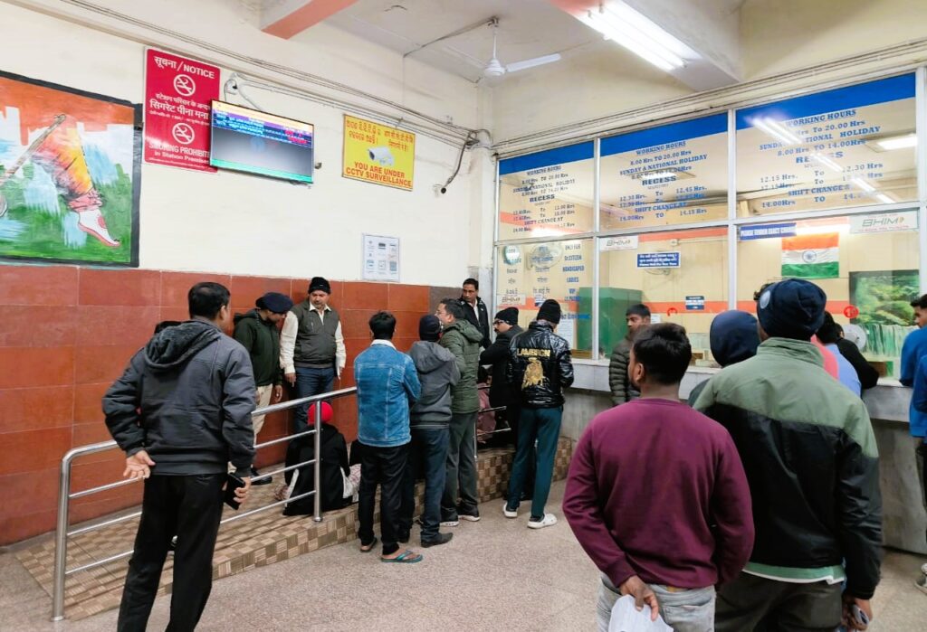 TATA से ROURKELA तक दलालों के कब्जे में ”रेलवे का तत्काल”! Sr DCM ने जांच में चार महिलाओं को पकड़ा