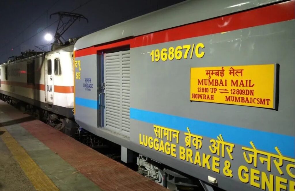 Santragachi: मुंबई मेल के डिब्बे के शौचालय में फंदे से लटका मिला शव, चलती ट्रेन में दे दी जान !
