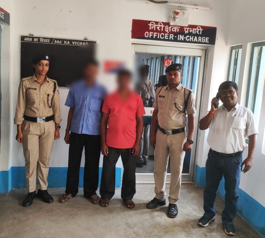 TATANAGAR : स्टील एक्सप्रेस में चला चेकिंग अभियान, 8 बेटिकट के साथ पकड़ाये अवैध वेंडर्स