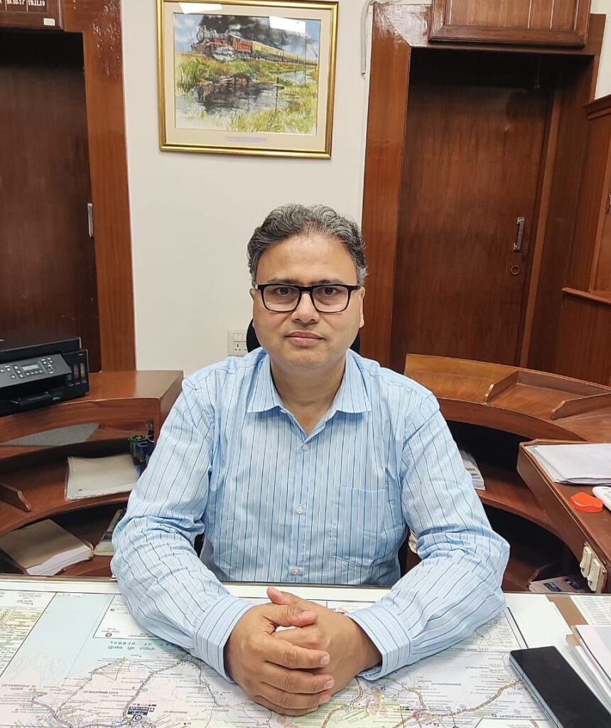 DRM KHARAGPUR ने दीघा रेल सेक्शन के विकास-समस्याओं और ट्रेनों के परिचालन पर यात्री संगठनों से किया संवाद