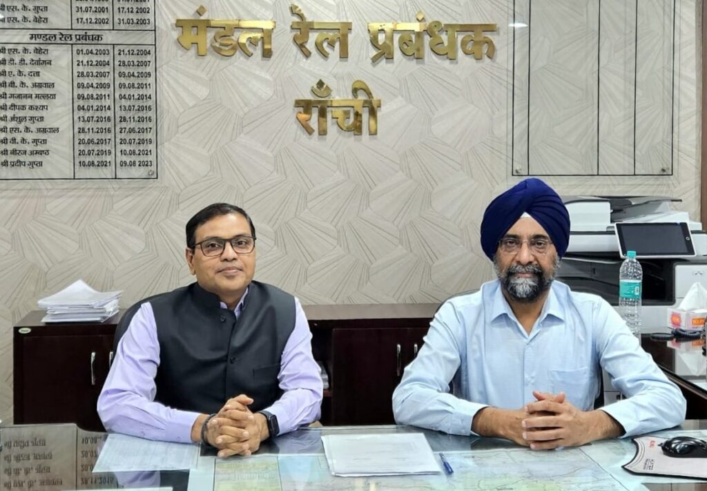 RANCHI : डीआरएम करुणा निधि सिंह ने लिया प्रभार, जेएस बिंद्रा को दी गयी विदाई