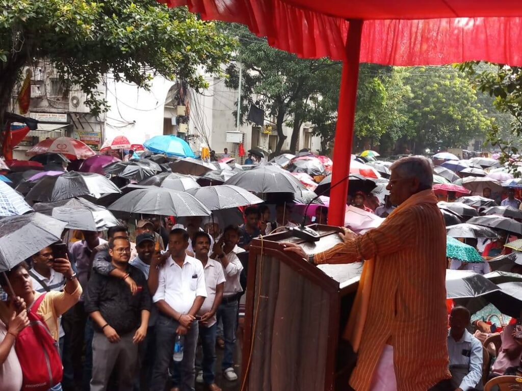 SER : बारिश भी नहीं रोक सकी जोश! कोलकाता में जबरदस्त बारिश के बीच AIRF महामंत्री शिवगोपाल मिश्रा को सुनने पहुंचे रेलकर्मी