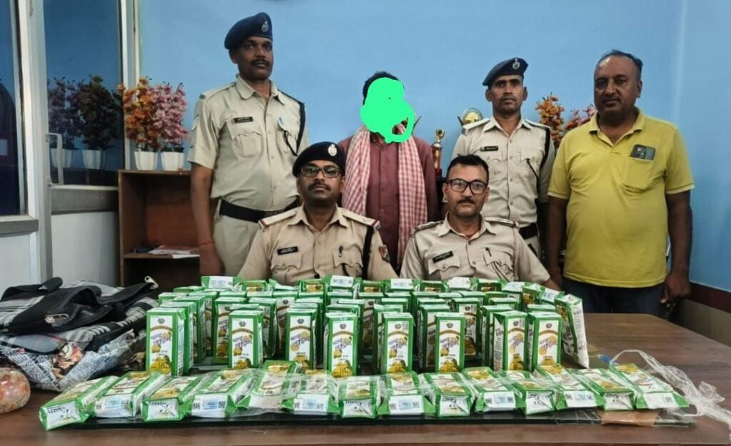 आरपीएफ डेहरी ऑन सोन ने 13 लीटर देसी शराब के साथ एक तस्कर को पकड़ा