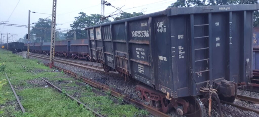 Jharkhand के चांडिल में दो मालगाड़ियों की टक्कर, टाटा-बोकारो लाइन जाम, कई ट्रेनें रद्द