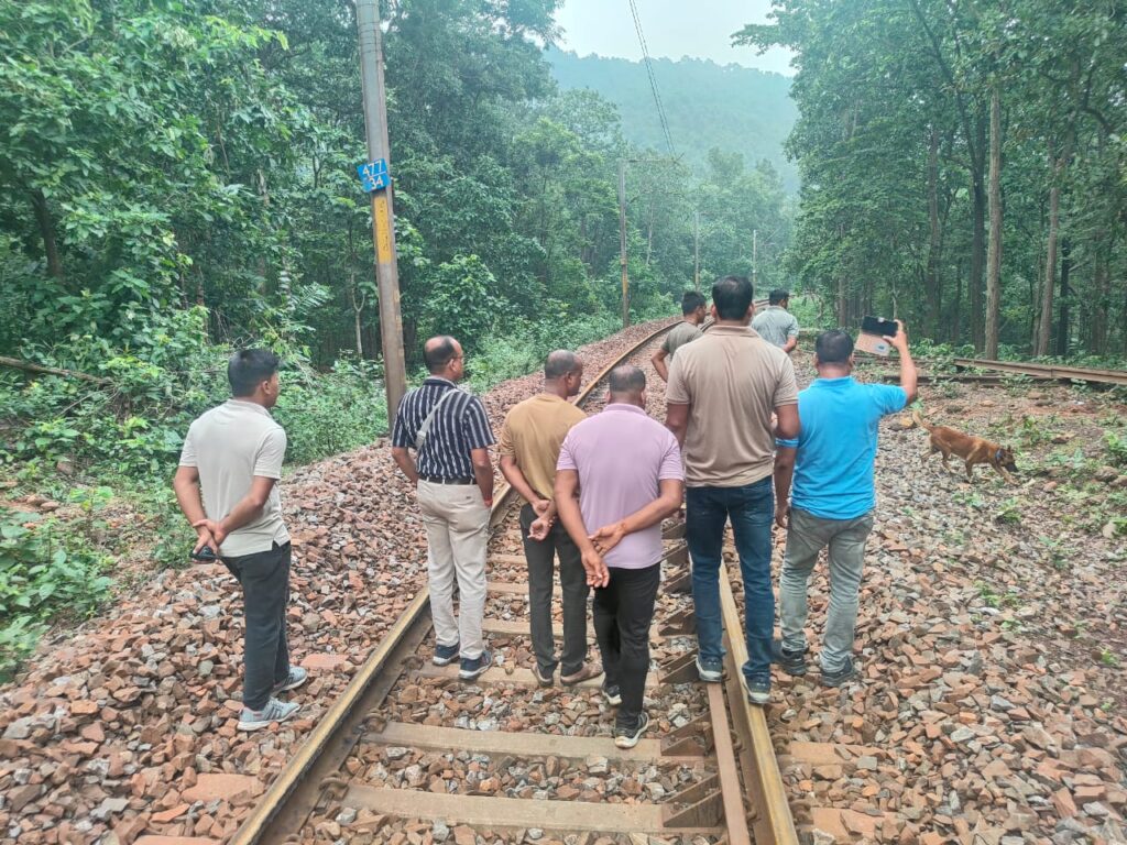 Naxal terror : ओडिशा के करमपादा–रांगड़ा सेक्शन पर विस्फोट के 87 घंटे बाद ट्रेन मूवमेंट शुरू