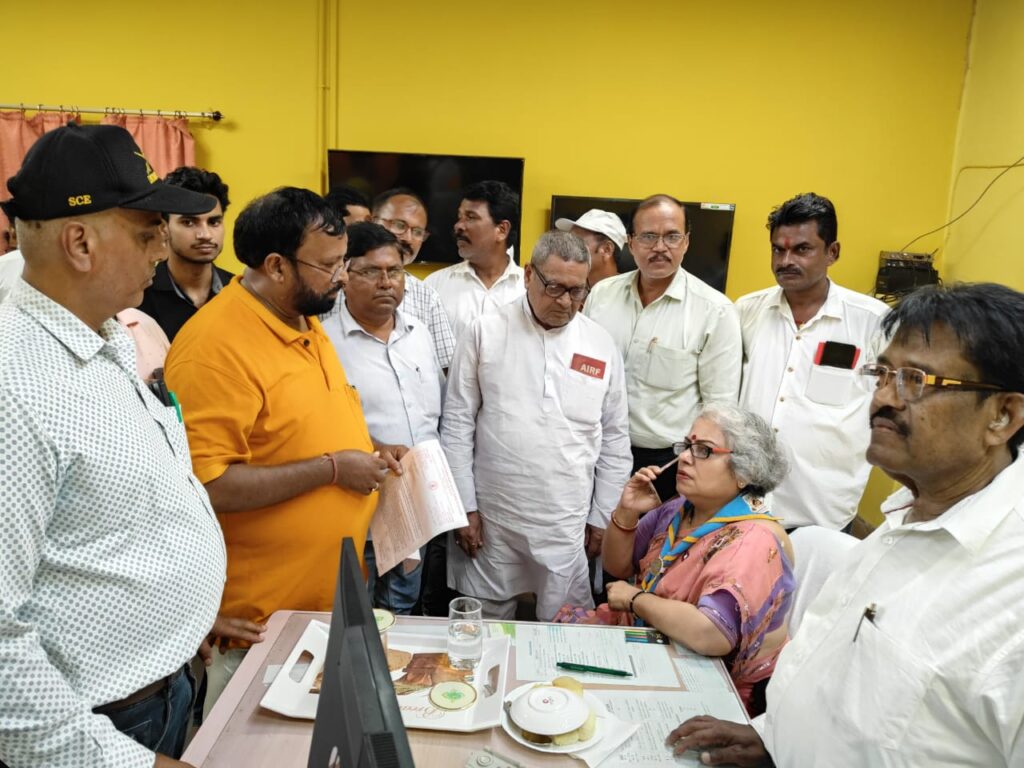 TATANAGAR : मेडिकल डायरेक्टर पहुंचीं रेलवे अस्पताल, पूछा – आदेश के 11 माह बाद भी क्यों नहीं बना महिला चेंजिंग रूम !