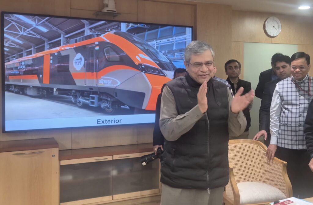 Vande Bharat Sleeper : गुवाहाटी और हावड़ा के बीच चलेगी, न्यूनतम किराया होगा 2300 रुपये, इसी माह उद्घाटन करेंगे प्रधानमंत्री नरेन्द्र मोदी