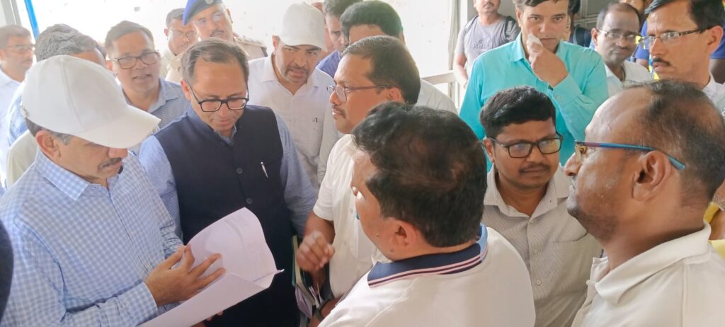 राउरकेला : रेलवे जीएम से मिले मेंस कांग्रेस के प्रतिनिधि, आवास, अंडरपास व ओपीडी टाइमिंग की समस्या रखी