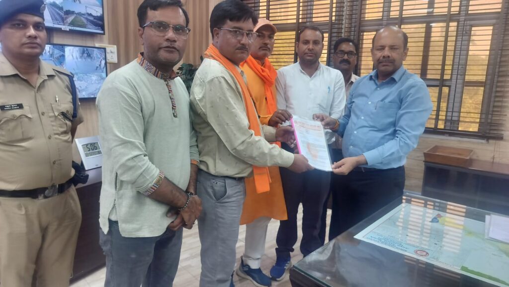 भारतीय रेलवे में 30 हजार पदों के सरेंडर के प्रस्ताव पर उबाल, UMRKS ने आगरा में जताया विरोध, रेलवे बोर्ड को भेजा अल्टीमेटम