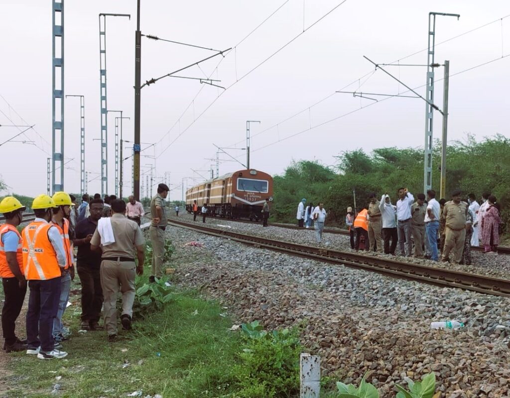 मुरैना में ‘आग की अफवाह’ ने ली 4 की जान, उदयपुर इंटरसिटी से कूदे यात्री, पातालकोट एक्सप्रेस की चपेट में आए