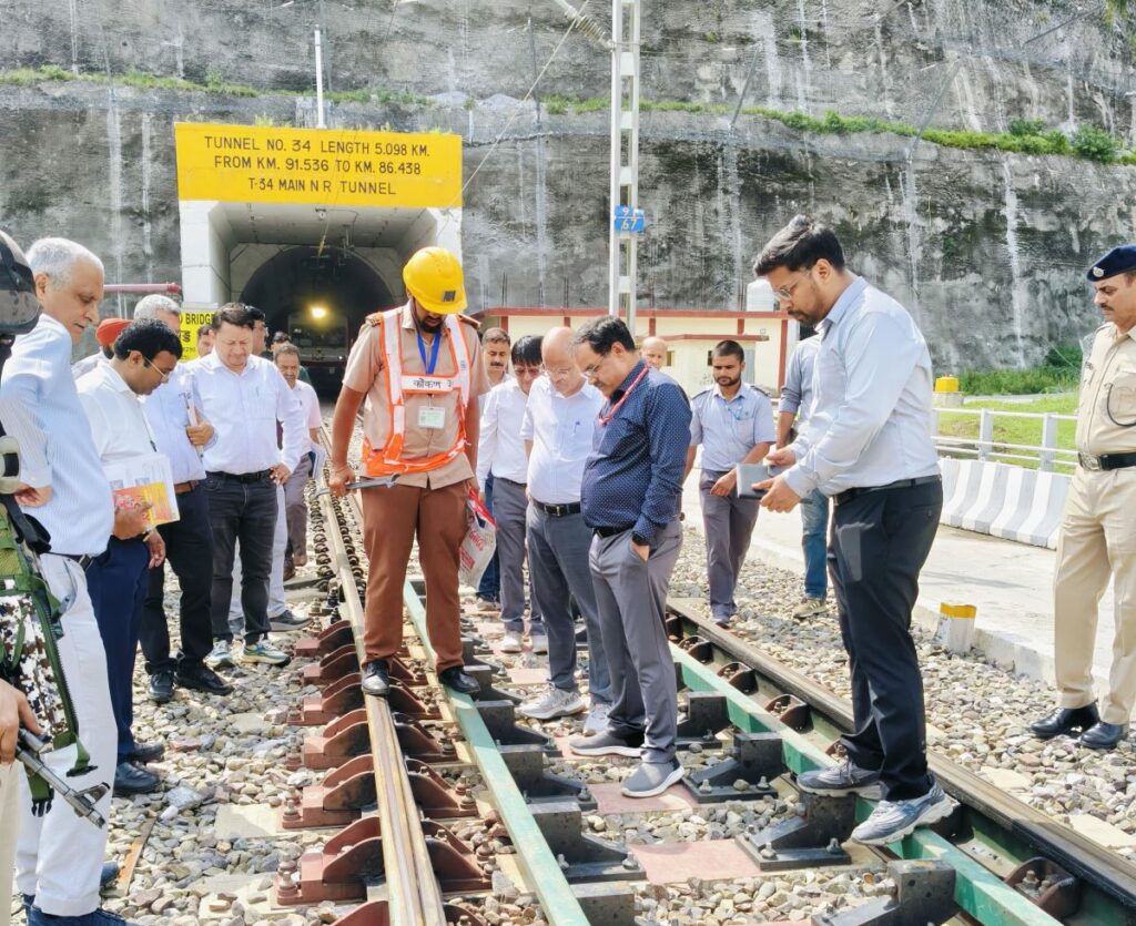 कटरा-श्रीनगर रेल सेक्शन का निरीक्षण पूरा, CRS देशवाल ने परखे सुरक्षा मानक, DRM बोले- जल्द शुरू होगी ट्रेन सेवा