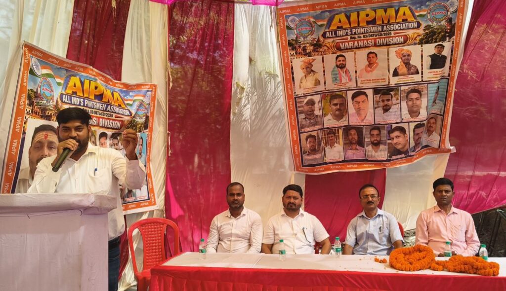 रेलकर्मियों का फूटा गुस्सा: ’12 घंटे नहीं, 8 घंटे की ड्यूटी दो’, सीवान में सुरक्षा सेमिनार के दौरान उठी बोनस और कैडर री-स्ट्रक्चरिंग की मांग