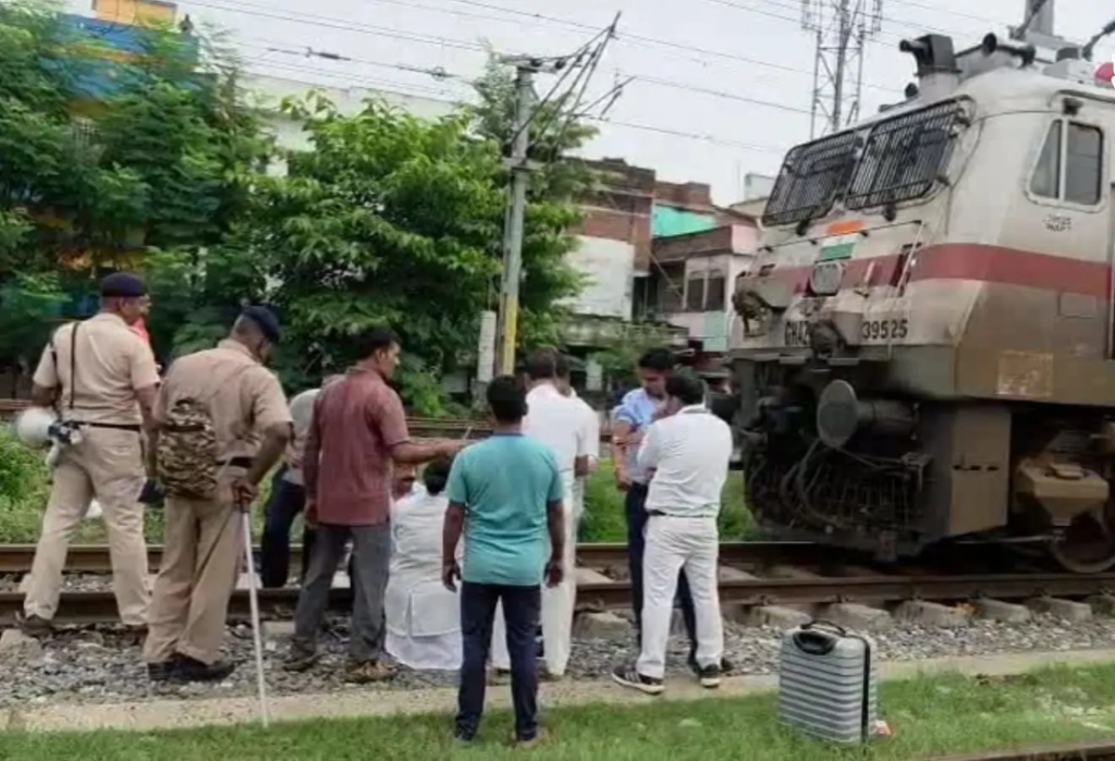 आरा जंक्शन में महानंदा एक्सप्रेस के डिरेल होने पर उठ रहे गंभीर सवाल, तकनीकी गड़बड़ी या सुरक्षा से बड़ा खिलवाड़!