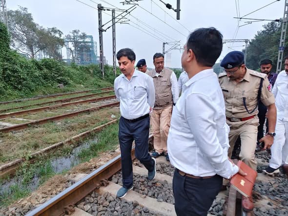 ECR: धनबाद में जीएम डिंपी गर्ग ने कहा – तीसरी और चौथी लाइन बिछने के बाद ही दिल्ली-बेंगलुरु की सीधी ट्रेनें