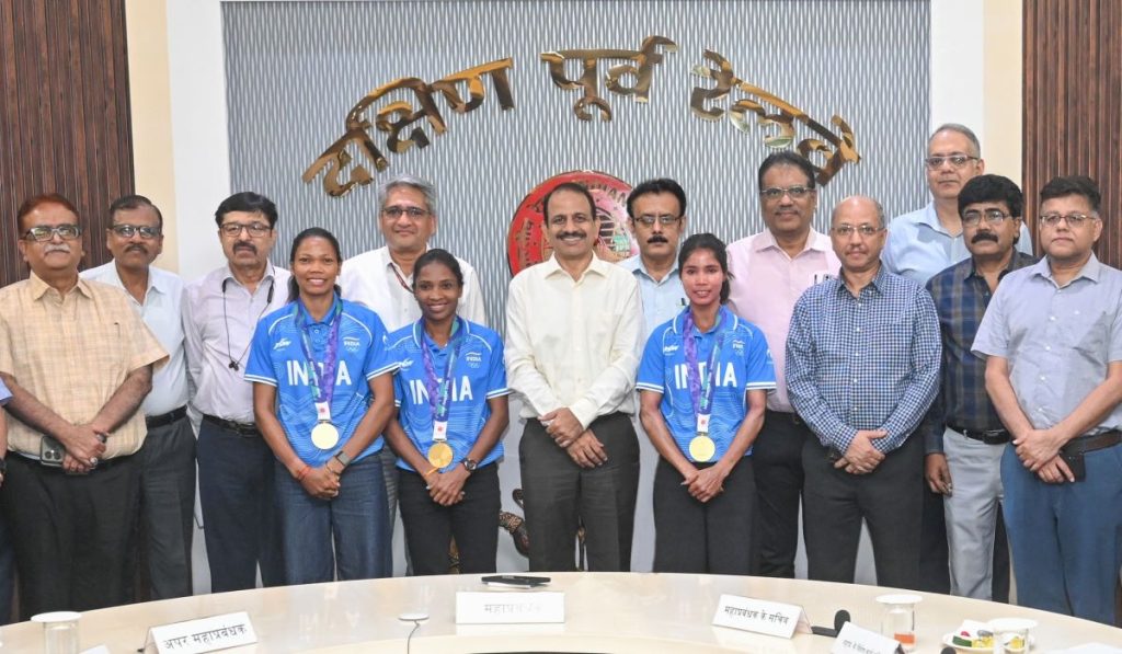 SER: एशियन गेम्स की गोल्ड जीतने वाली दक्षिण पूर्व रेलवे की मेडलिस्ट सलिमा टेटे, निक्की प्रधान और दीपिका सोरेंग सम्मानित